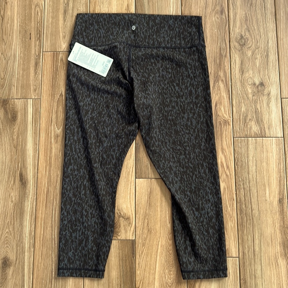 Lululemon NWT 23” crop leggings size 14 grey/black
